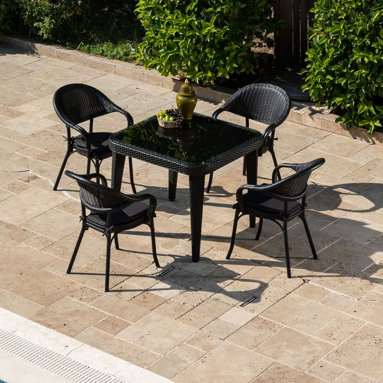 Geef je terras karakter met de juiste meubelkeuzes