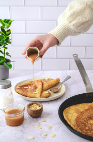 de Buyer: Pannenkoeken met gezouten karamel en krokante amandelen